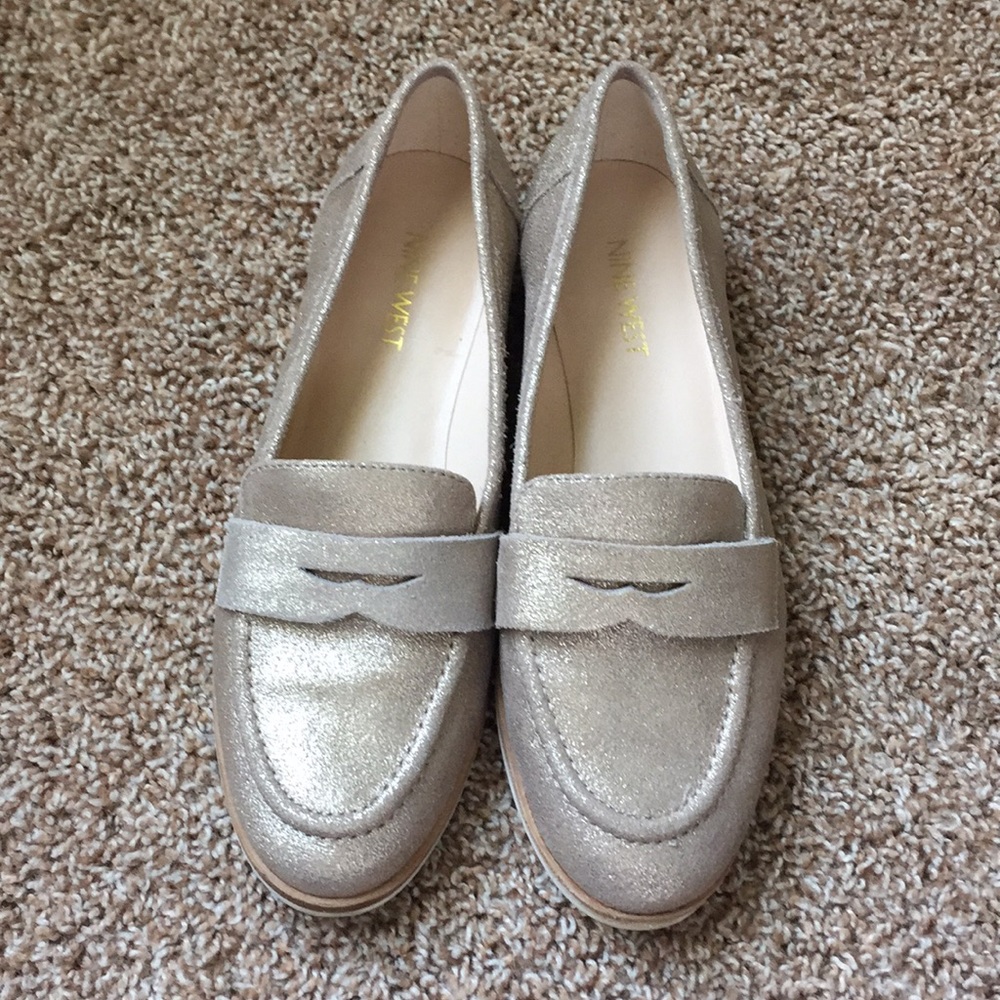 Gold leather loafer by Nine West sz 7.5